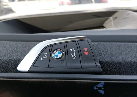 2024 BMW 330I xDrive z USA, uszkodzony, nr VIN 3MW89FF00R8E43588